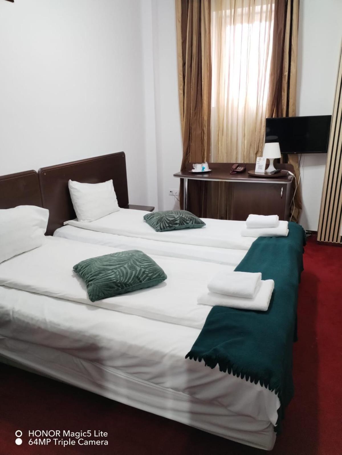 Pension Happy Day - Motorcycle Friendly Sibiu Luaran gambar